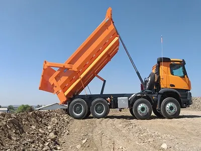 Camiones tolva en Papudo